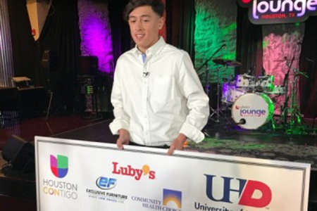 Univision UHD annouce Winner of Tu Tuturo Scholarship.